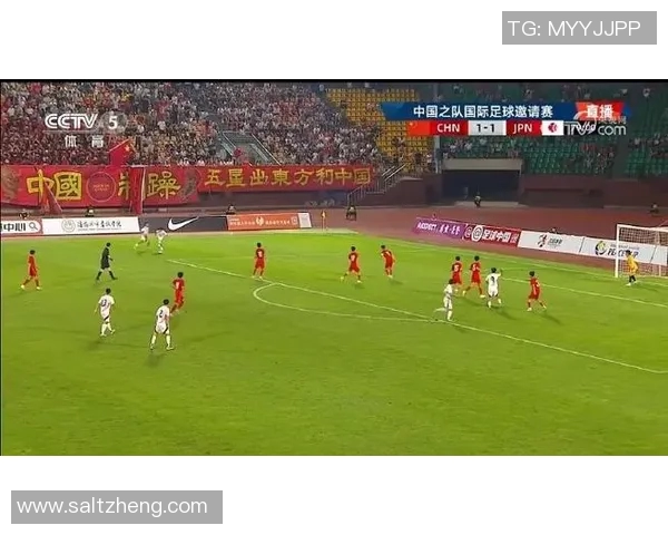 精彩足球图文直播带你领略赛场瞬间与战术分析的完美结合